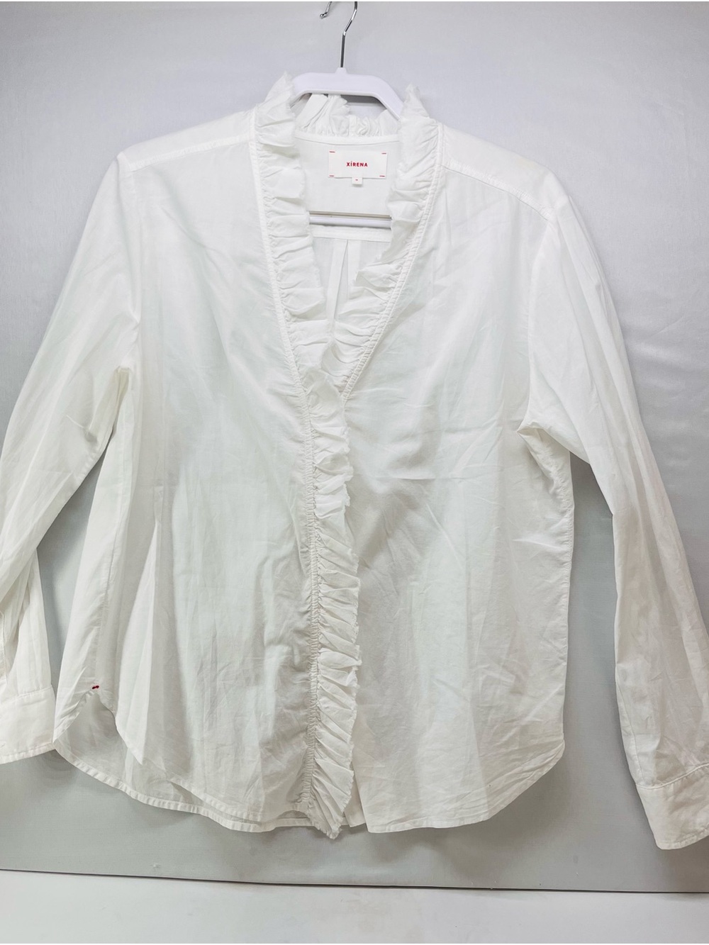 XiRENA White Ruffled V-Neck Blouse